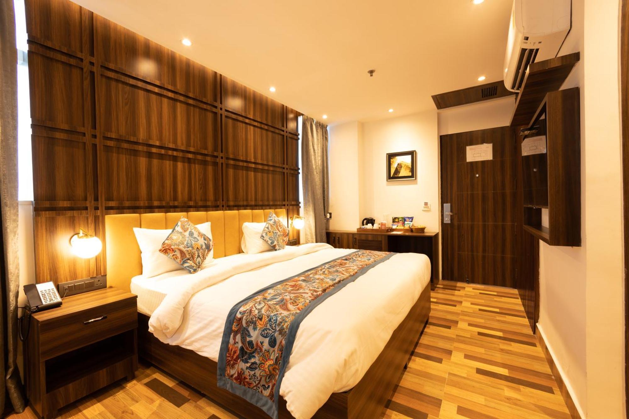 Hyphen Business Hotel نويدا المظهر الخارجي الصورة