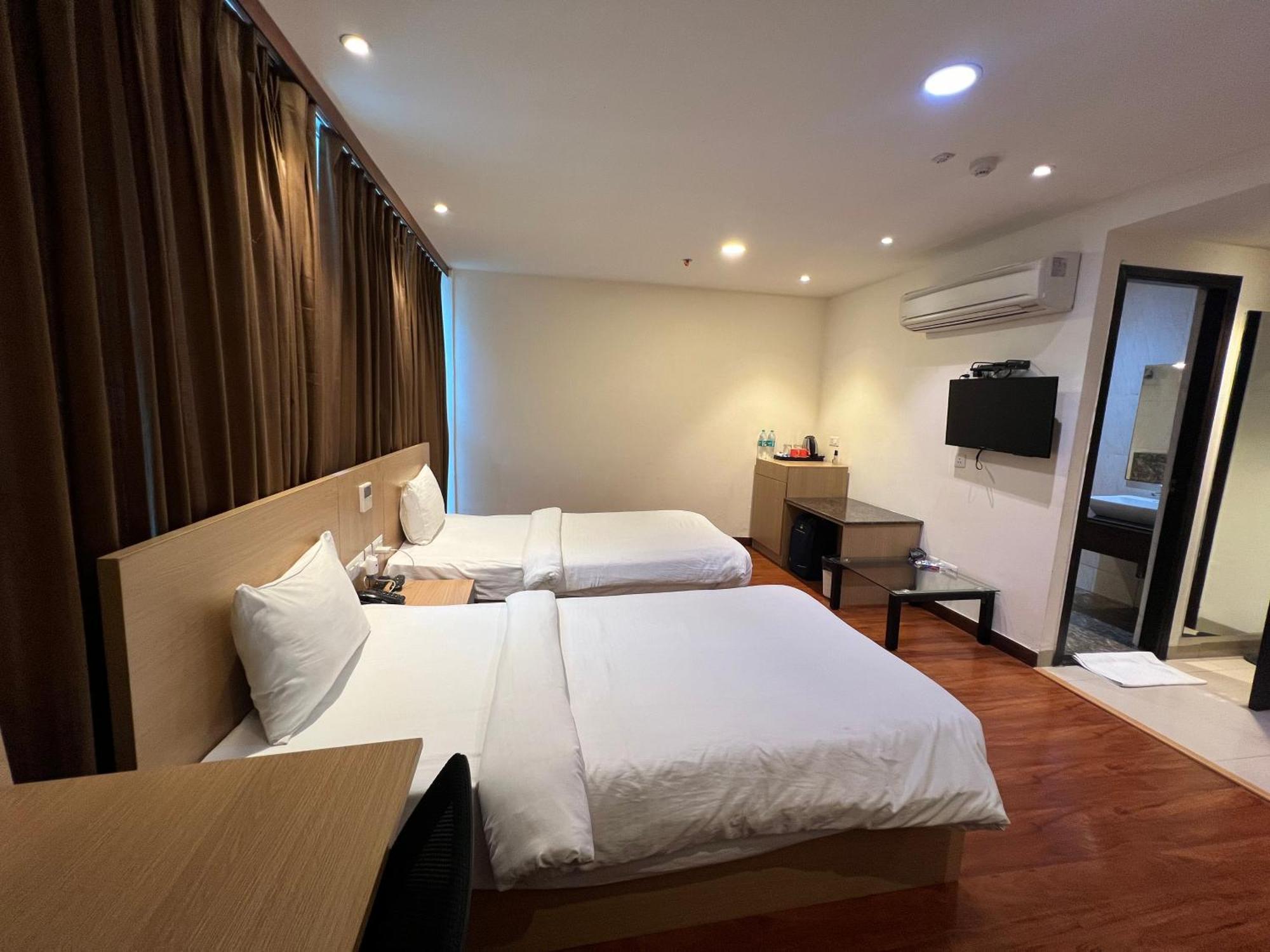 Hyphen Business Hotel نويدا المظهر الخارجي الصورة