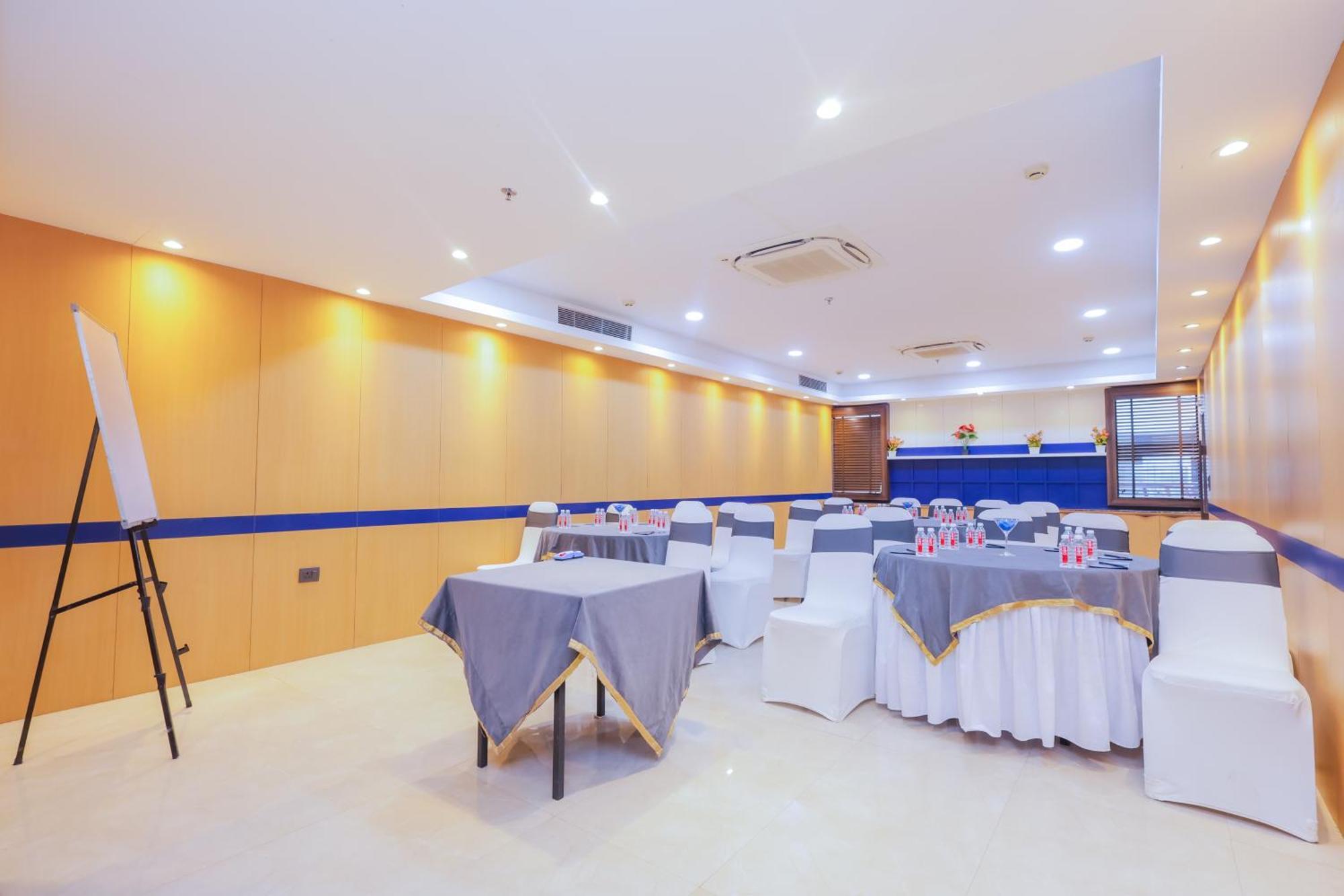 Hyphen Business Hotel نويدا المظهر الخارجي الصورة
